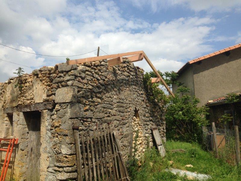 Restauration et couverture près de Parthenay